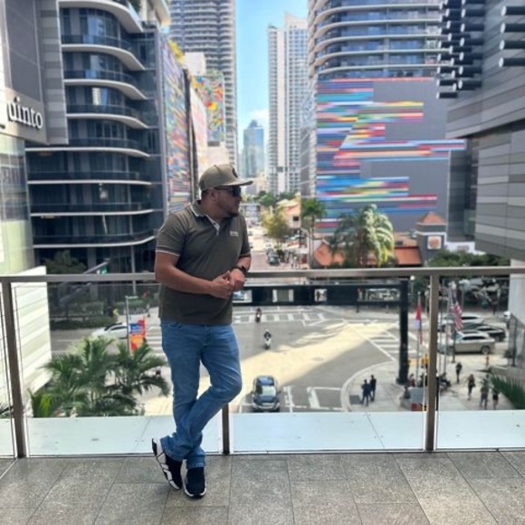 Meet your Posher, Alex - Picture 1 of 1